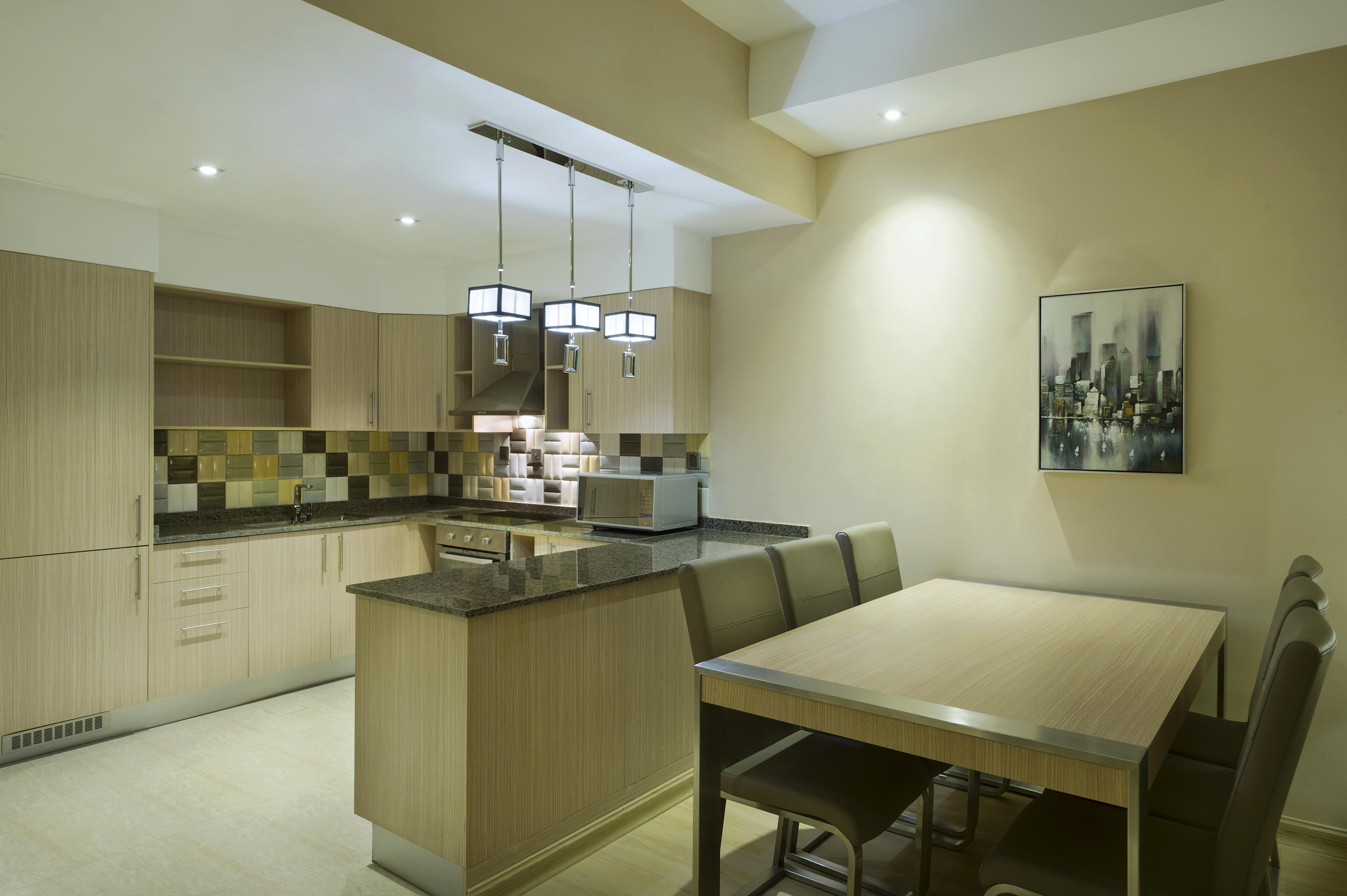 Wyndham Doha West Bay Hotell Eksteriør bilde A kitchen in a serviced apartment in Dubai