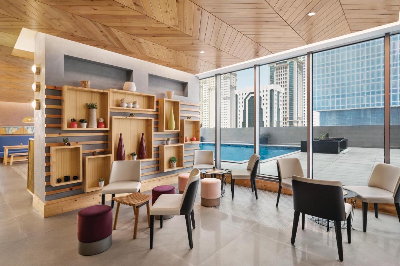 Wyndham Doha West Bay Hotell Eksteriør bilde The Pool Bar
