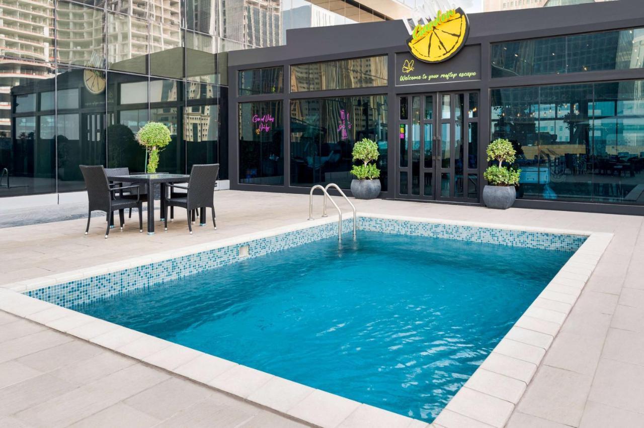 Wyndham Doha West Bay Hotell Eksteriør bilde The Lemon Pool