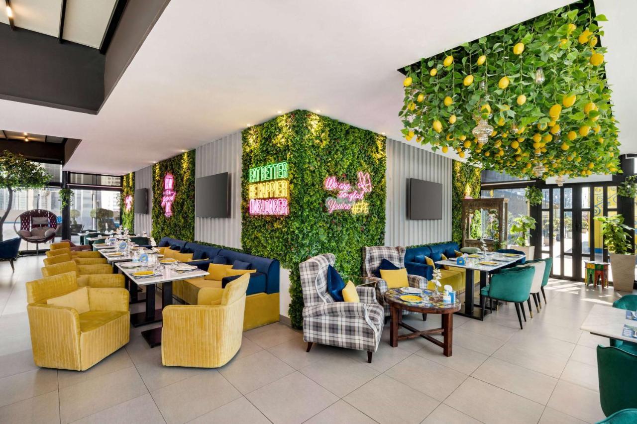 Wyndham Doha West Bay Hotell Eksteriør bilde The interior of the restaurant