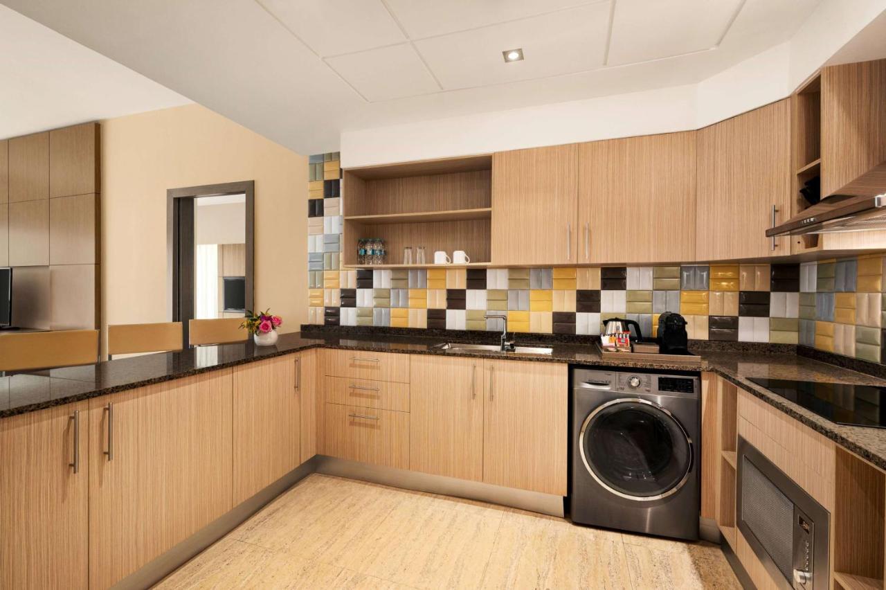 Wyndham Doha West Bay Hotell Eksteriør bilde A typical kitchen in a residential apartment