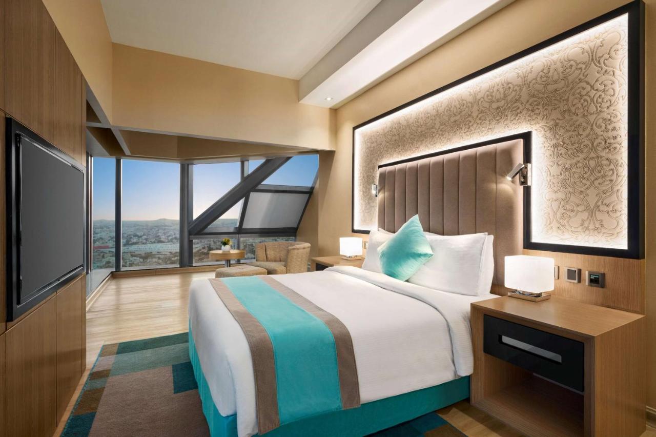 Wyndham Doha West Bay Hotell Eksteriør bilde Deluxe Suite