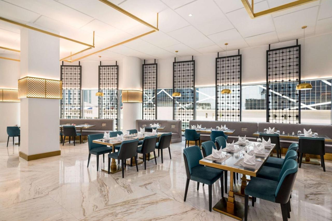 Wyndham Doha West Bay Hotell Eksteriør bilde The interior of the restaurant