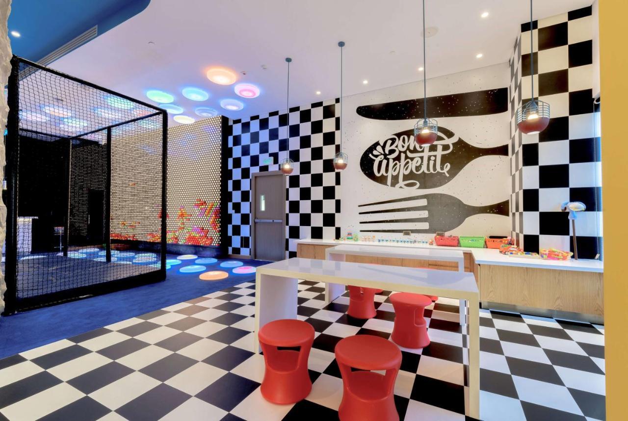 Wyndham Doha West Bay Hotell Eksteriør bilde The interior of a typical McDonald's PlayPlace