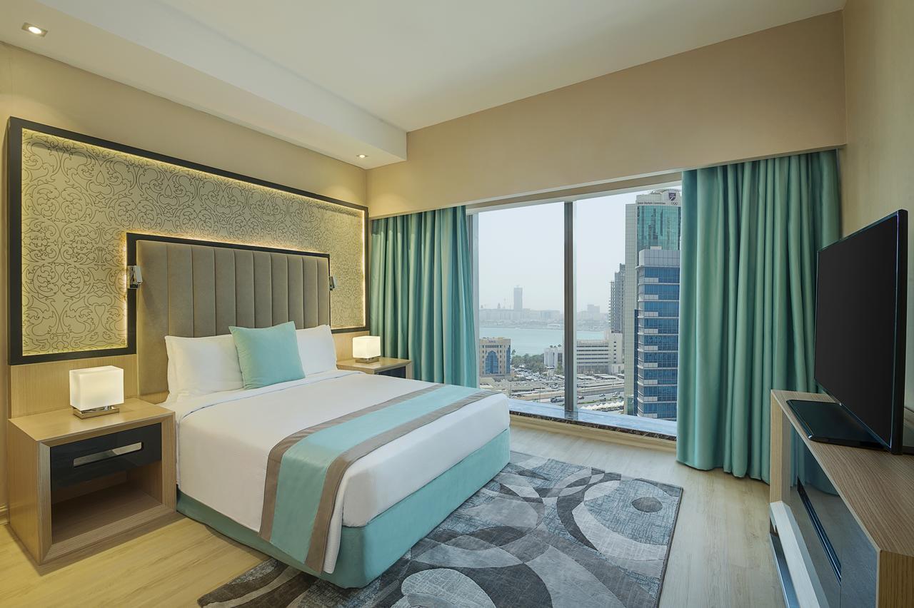 Wyndham Doha West Bay Hotell Eksteriør bilde A bedroom at the hotel